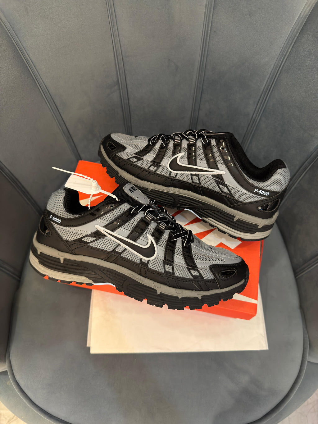 NIKE P-6000 TRAINER BLACK COOL GREY