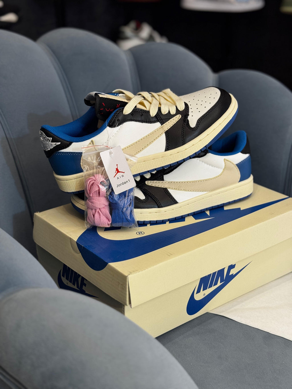 TRAVIS  SCOTT FRAGMENT
SEMI UA