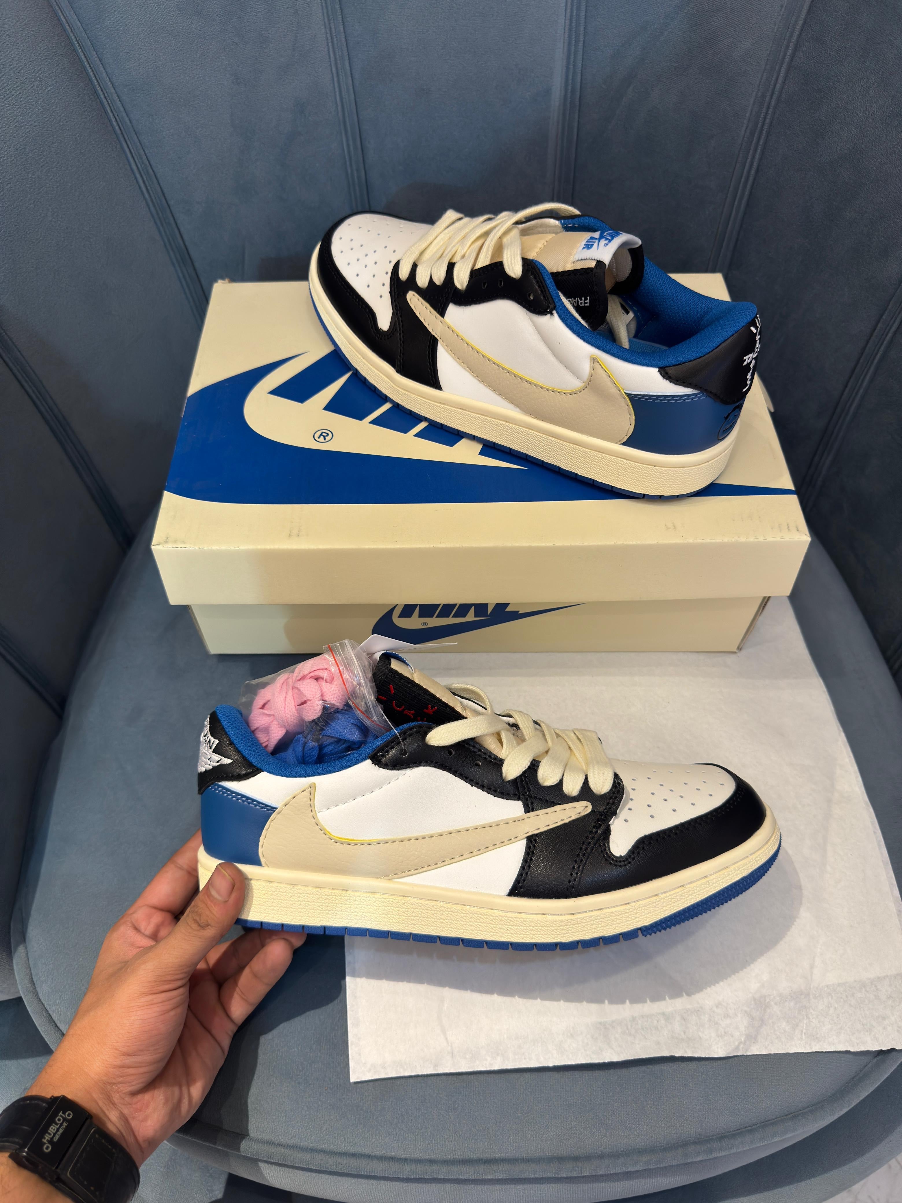 TRAVIS  SCOTT FRAGMENT
SEMI UA