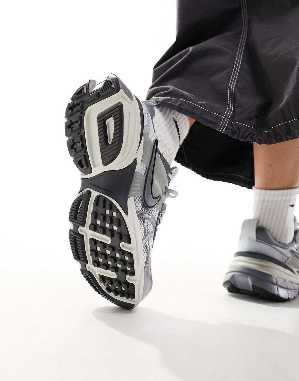 NIKE V2K RUN METALLIC WHITE GIRLS