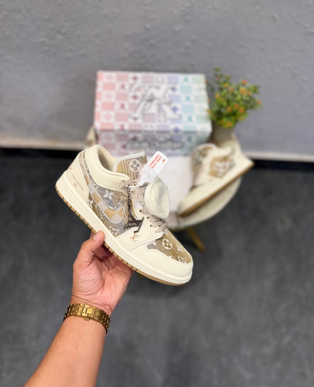 AIR JORDANS RETRO 1 LOUIS VUITTON
Semi U/A Quality