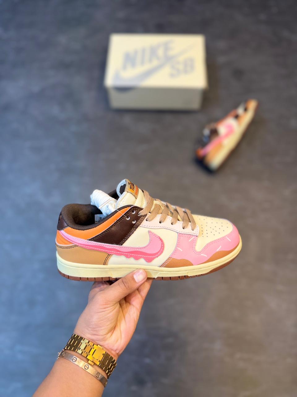 NIKE SB DUNK DUNKIN DONUTS
