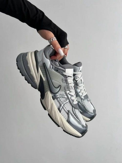 NIKE V2K RUN METALLIC WHITE GIRLS