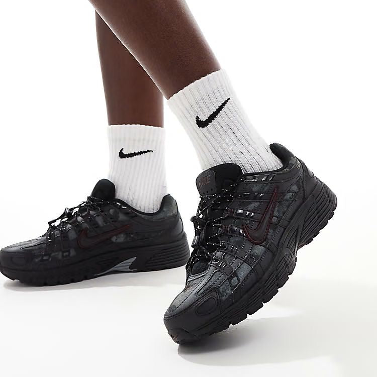 NIKE P-6000 TRAINER BLACK MAROON