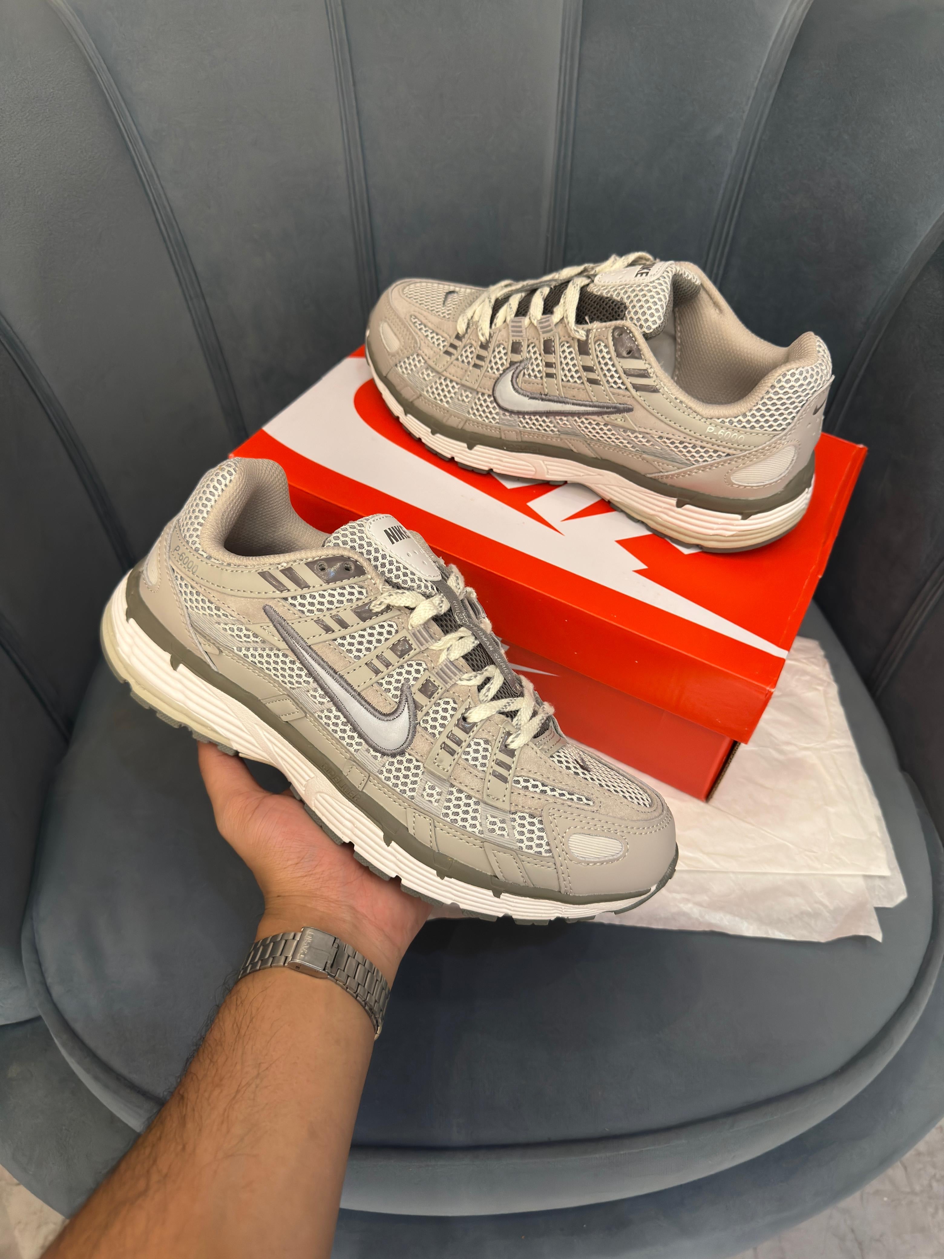NIKE P-6000 TRAINER METALLIC GREY