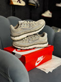 NIKE P-6000 TRAINER METALLIC GREY