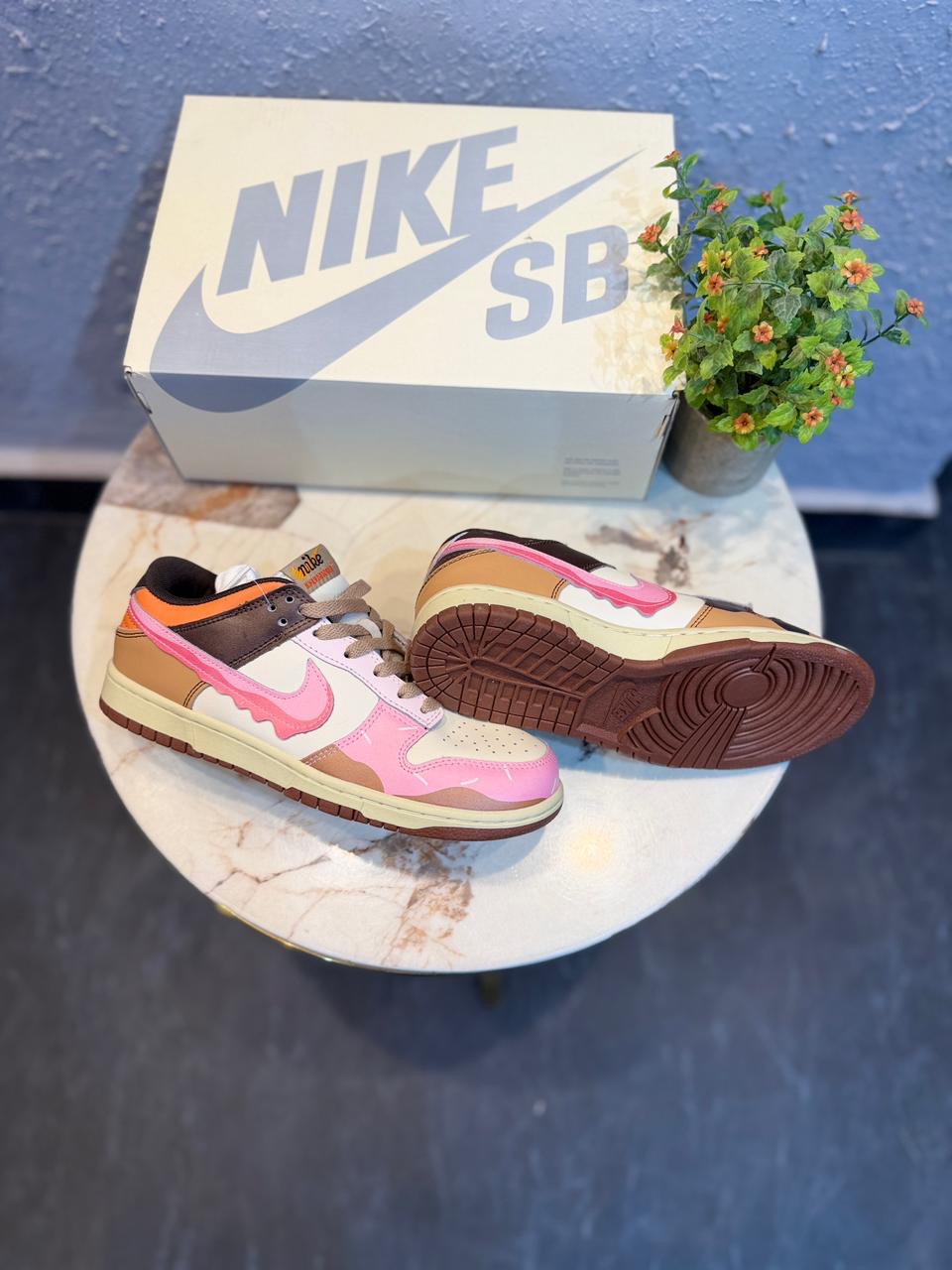 NIKE SB DUNK DUNKIN DONUTS