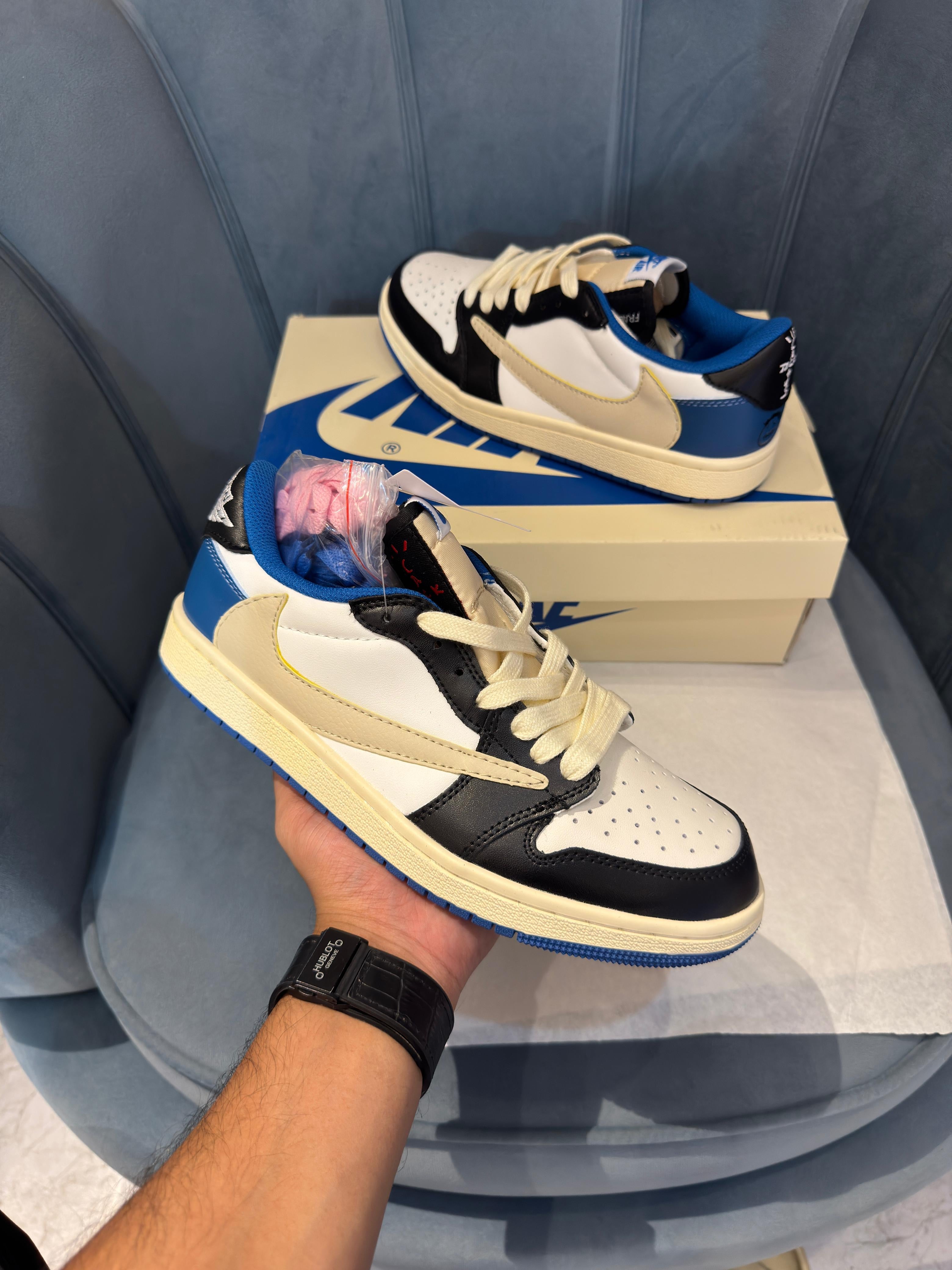 TRAVIS  SCOTT FRAGMENT
SEMI UA