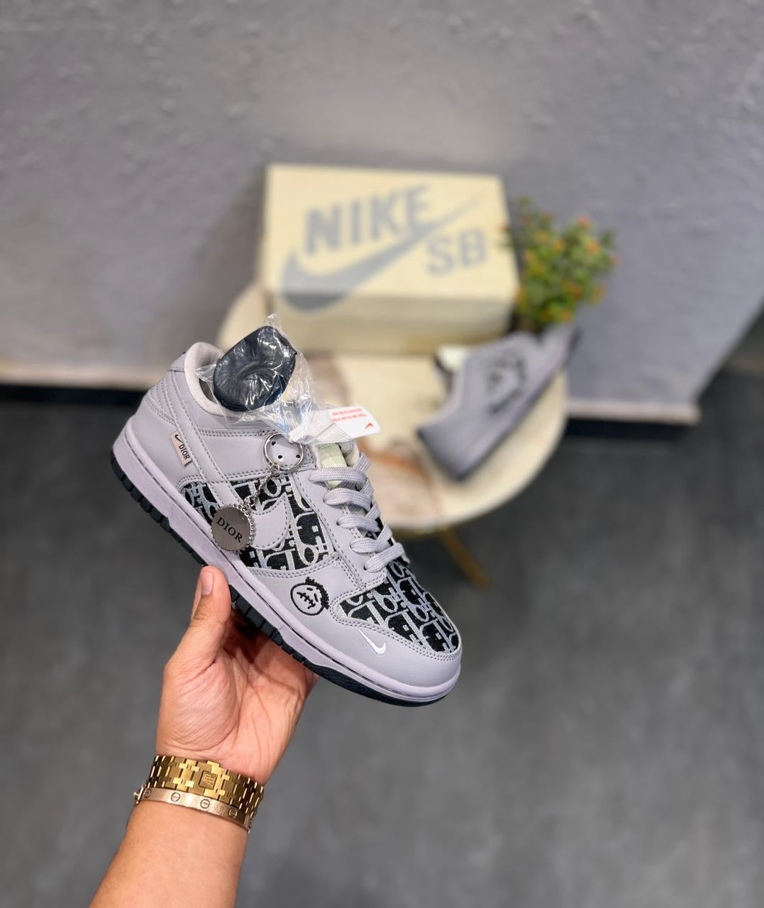 NIKE SB DUNK DIOR X KAWS 2025